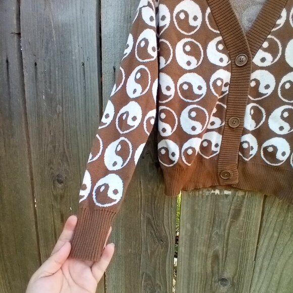 NIKKAK CARDIGAN JUNIORS SIZE XS BROWN YIN YAN PRINT THREE BUTTON CLOSURE STRETCH - Picture 5 of 8